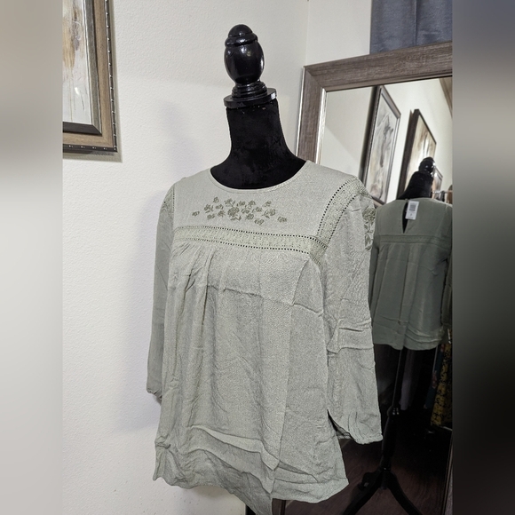 Crinkle Gauze Embroidered Top - Picture 7 of 13